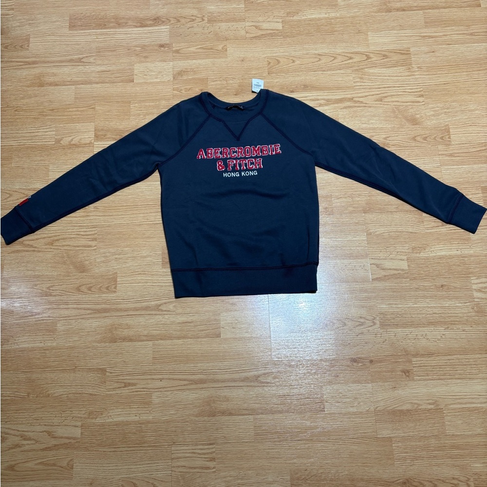 Abercrombie & Fitch Women’s Dark Blue Crewneck Sweatshirt. NWT. Size small.